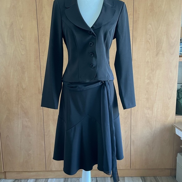 Black 2 Piece Skirt Suit Sz. 7 - Picture 7 of 8